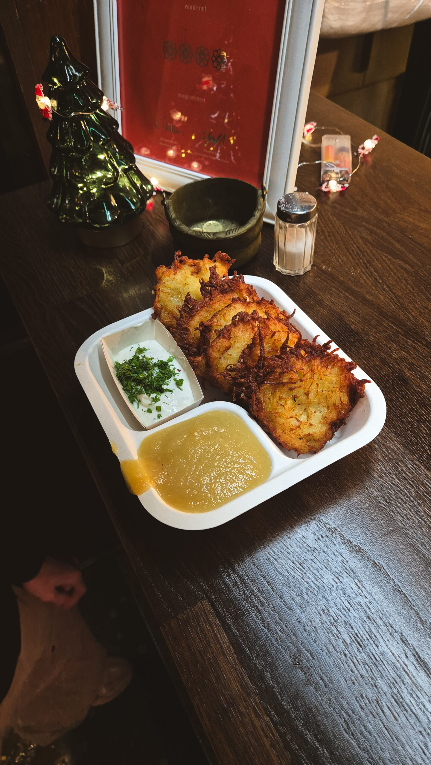 Crispy Reibekuchen with apple sauce and herb dip
