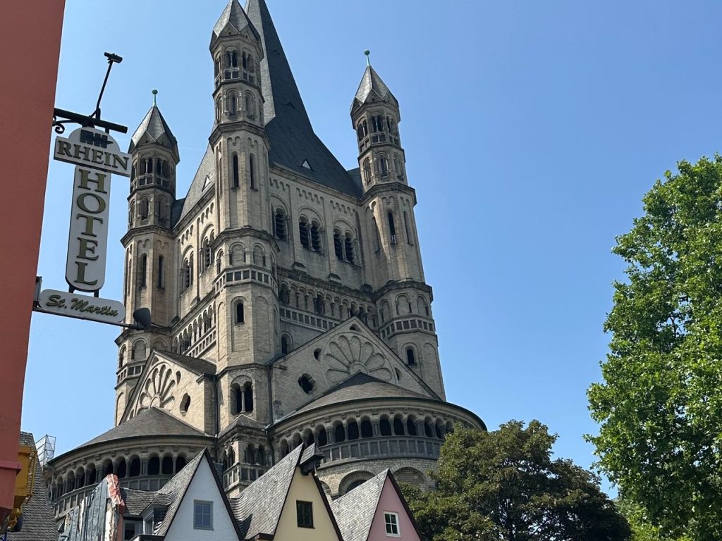 resized_Cologne-architecture-colourful-houses